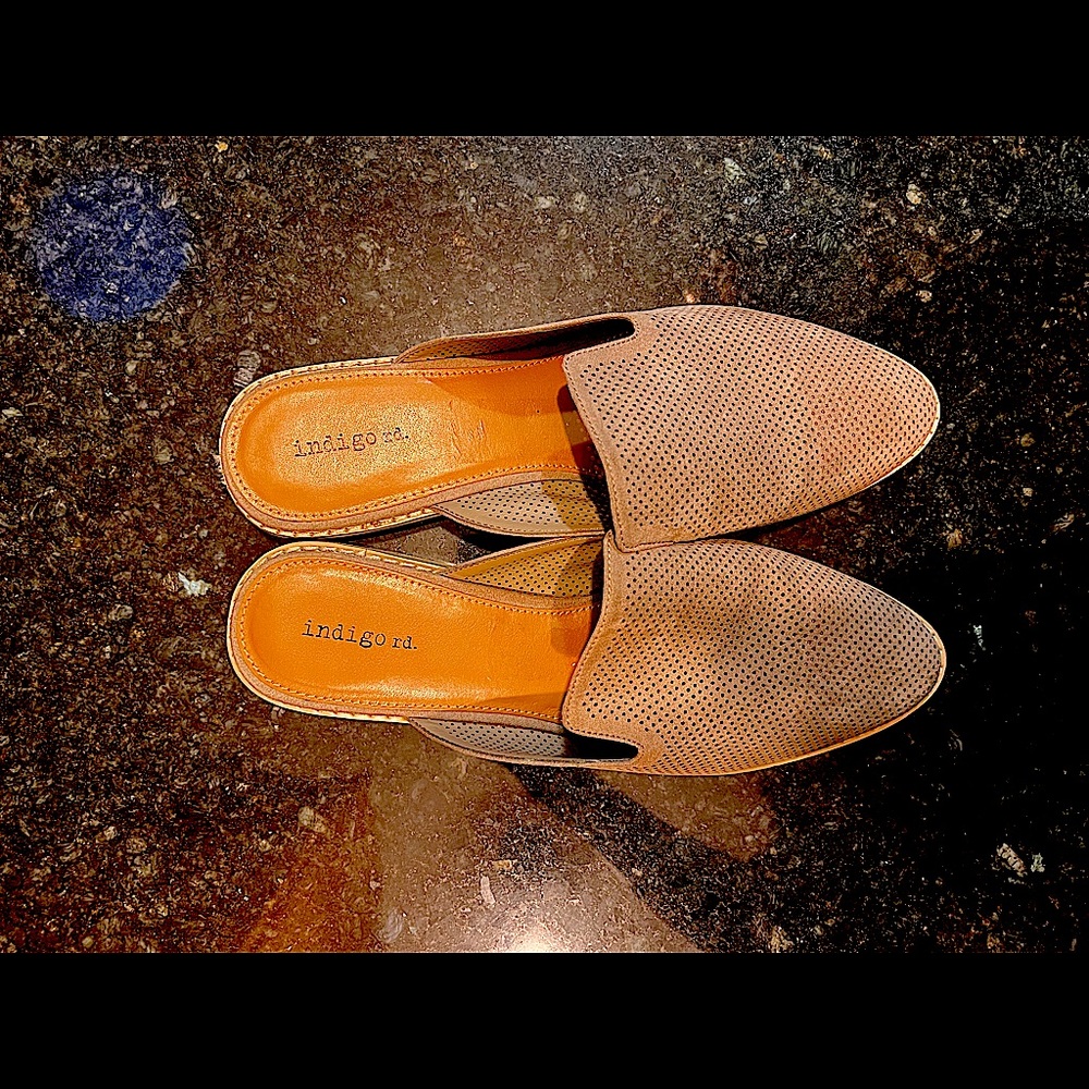 Indigo RD Women’s mule slider, beige  nubuck upper. Comfortable walking shoe.